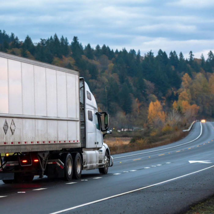 <strong>Love to Drive? Here Are the Biggest Benefits of Being a Long-Haul Trucker</strong>